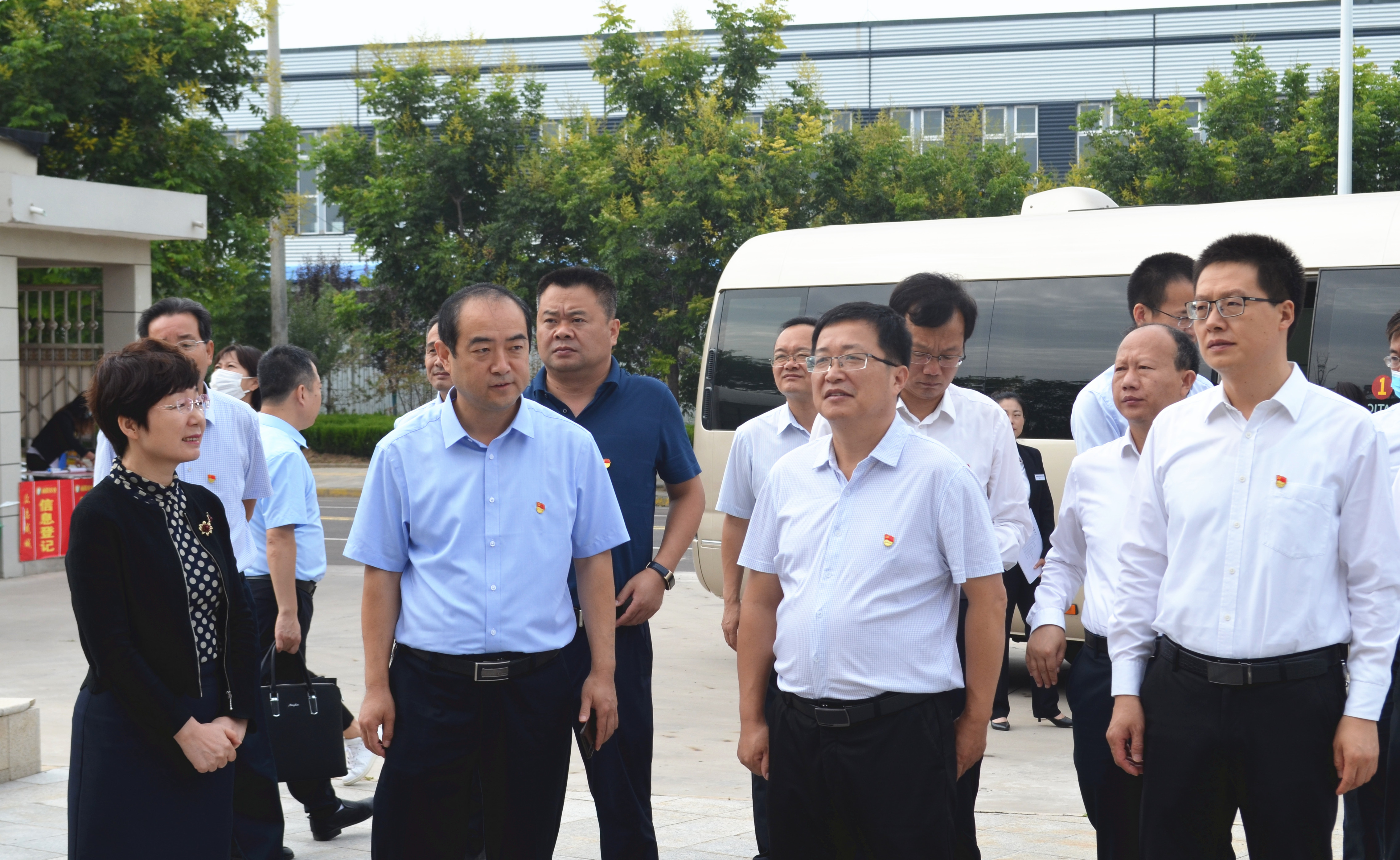 全市推进“三变”改革会议的市、县领导前来雨阳合作社指导工作 全市推进“三变”改革会议的市、县领导前来雨阳合作社指导工作