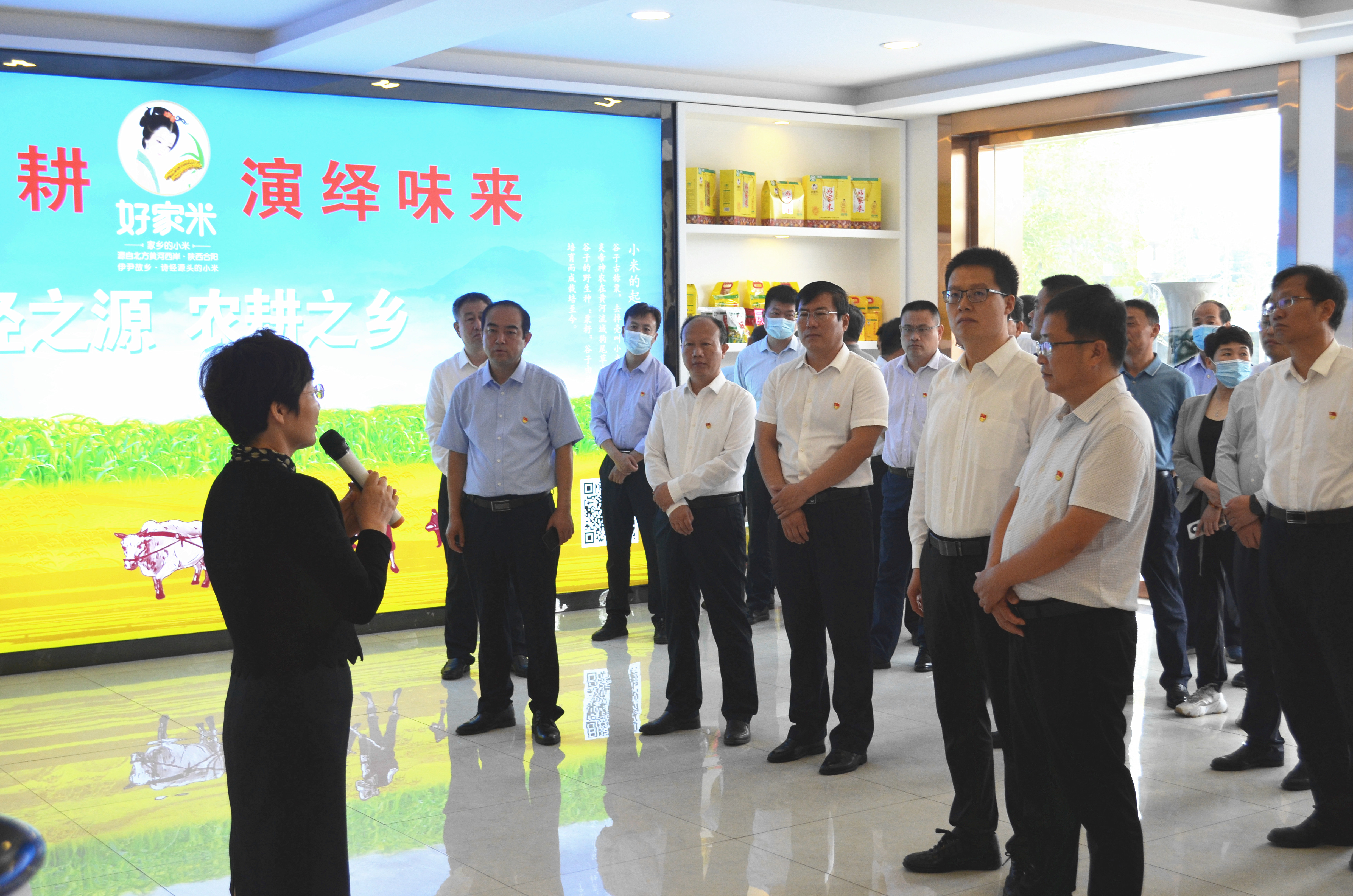 全市推进“三变”改革会议的市、县领导前来雨阳合作社指导工作 全市推进“三变”改革会议的市、县领导前来雨阳合作社指导工作
